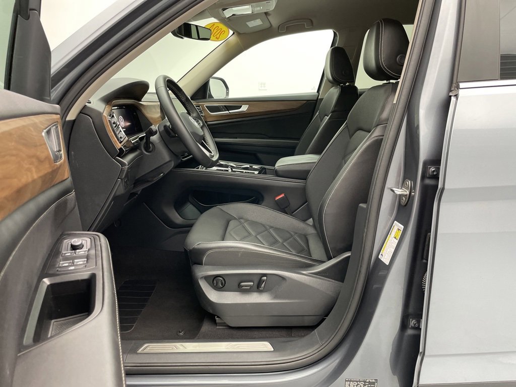 Used 2024 Volkswagen Atlas SE image 13