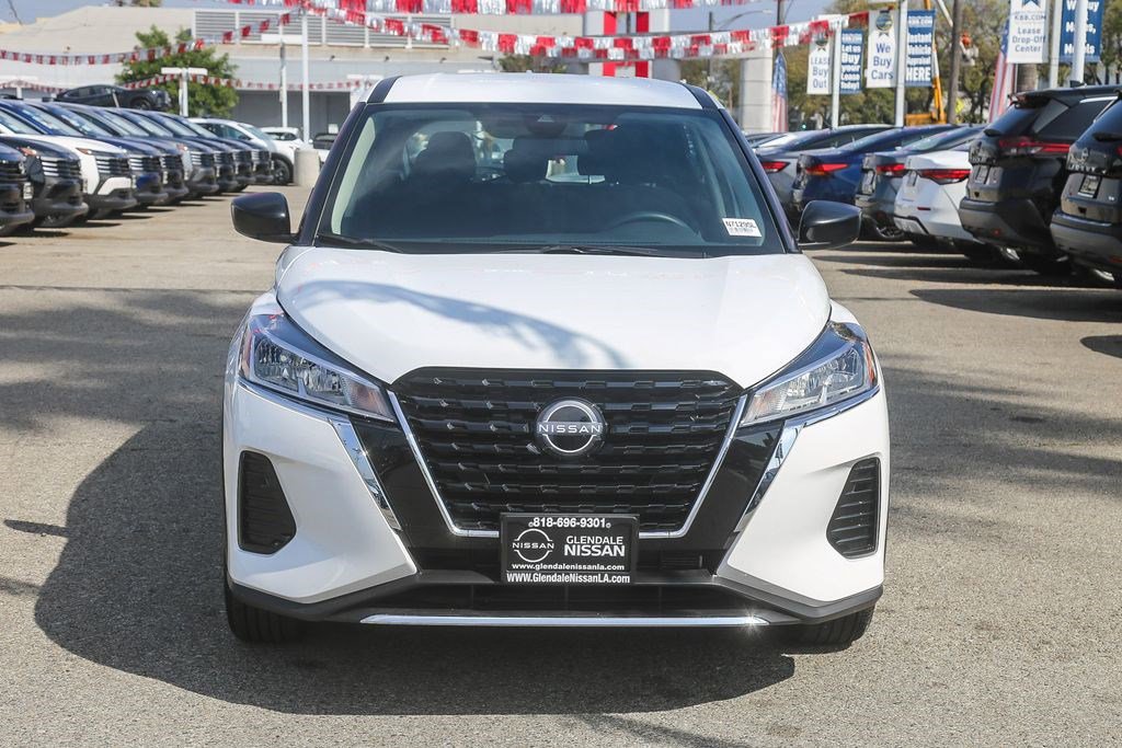 Certified 2025 Nissan Kicks Play S image 2