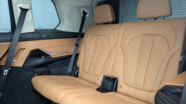 Used 2019 BMW X7 xDrive40i w/ Cold Weather Package image 18