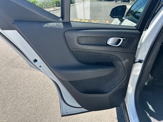 Certified 2025 Volvo XC40 B5 Plus AWD/4WD image 16