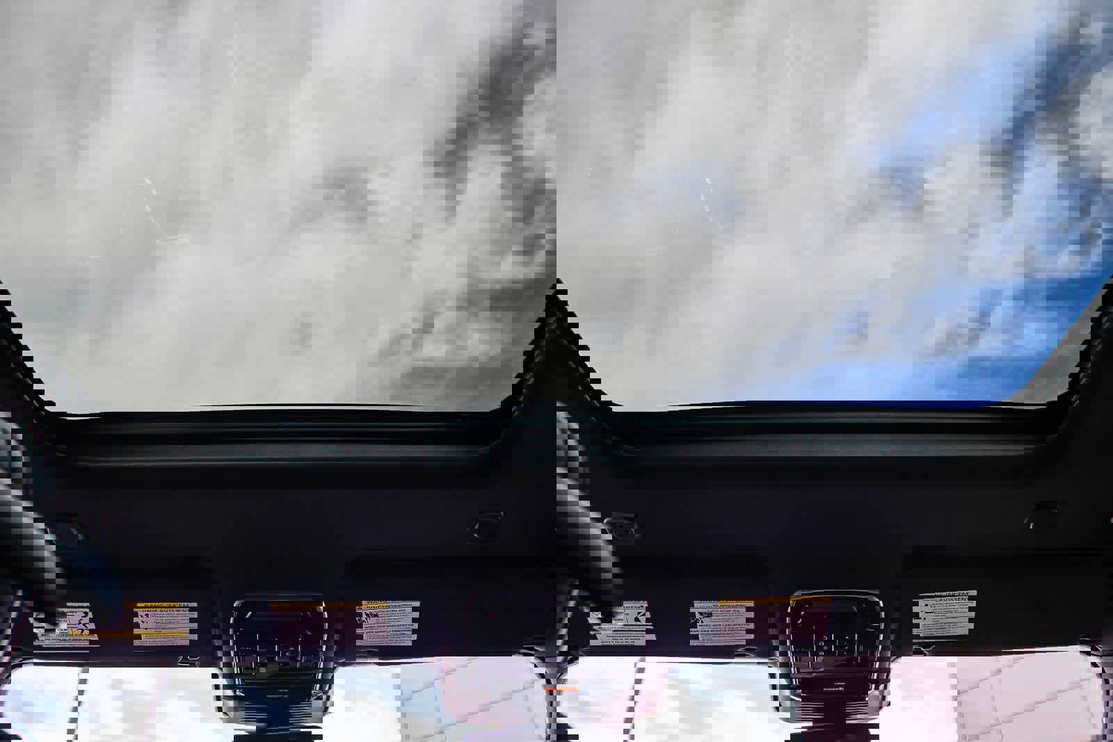 Used 2025 Land Rover Range Rover Sport SE image 16