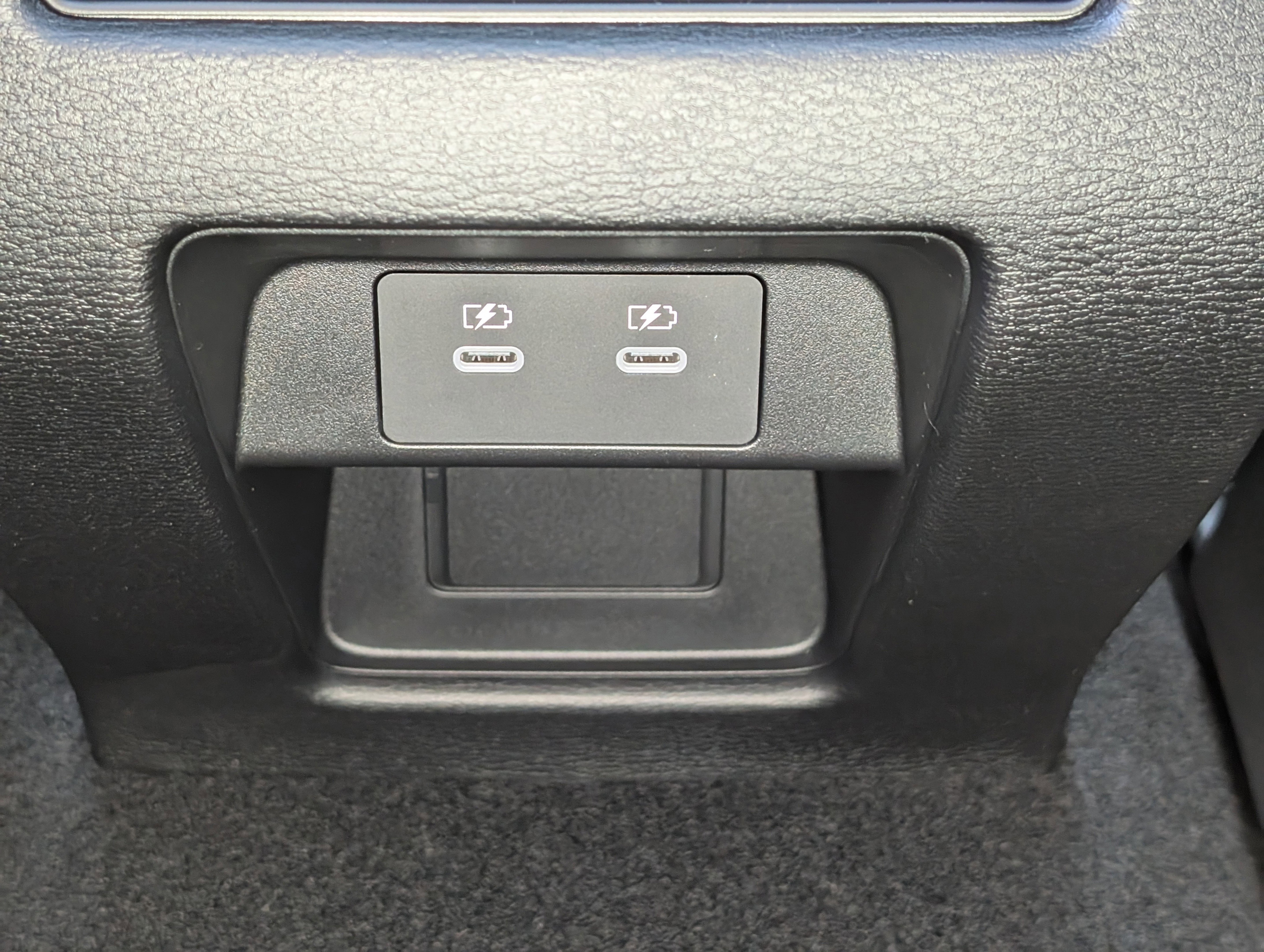 New 2025 Mitsubishi Outlander SE image 15