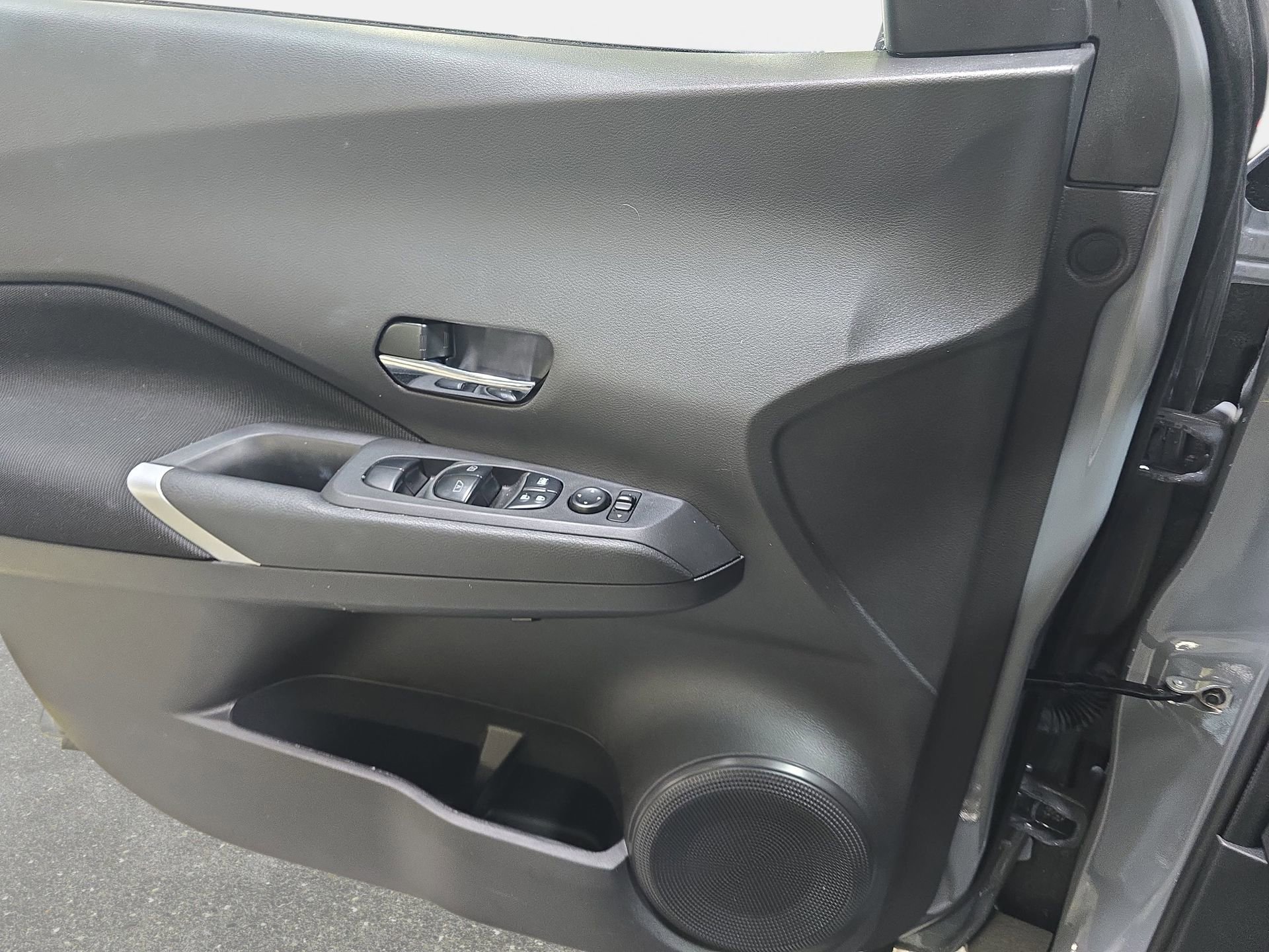 Used 2023 Nissan Kicks SV w/ Interior Electronics Package FWD image 26