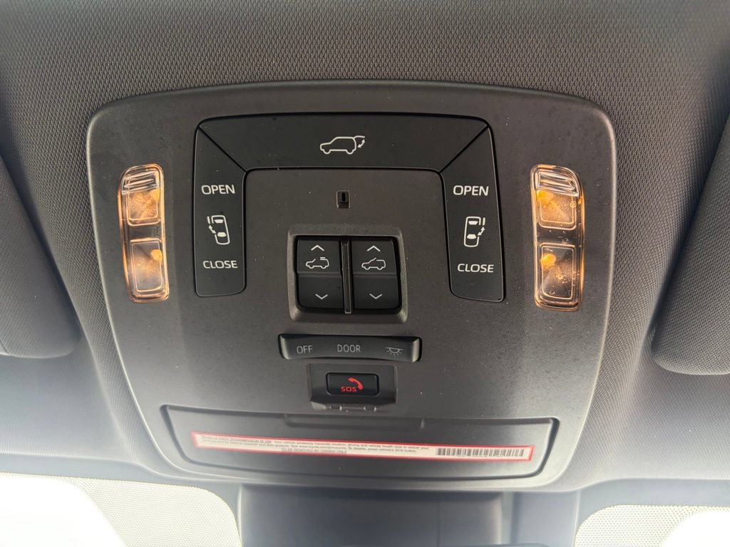 Used 2022 Toyota Sienna Platinum AWD/4WD image 29