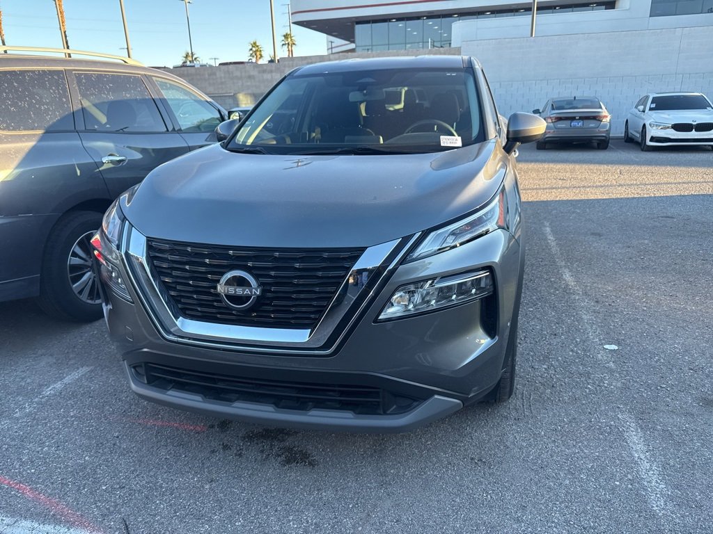 Used 2023 Nissan Rogue SV video 2