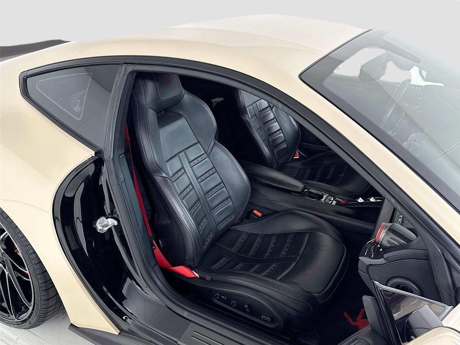 Used 2014 Ferrari F12 Berlinetta image 27