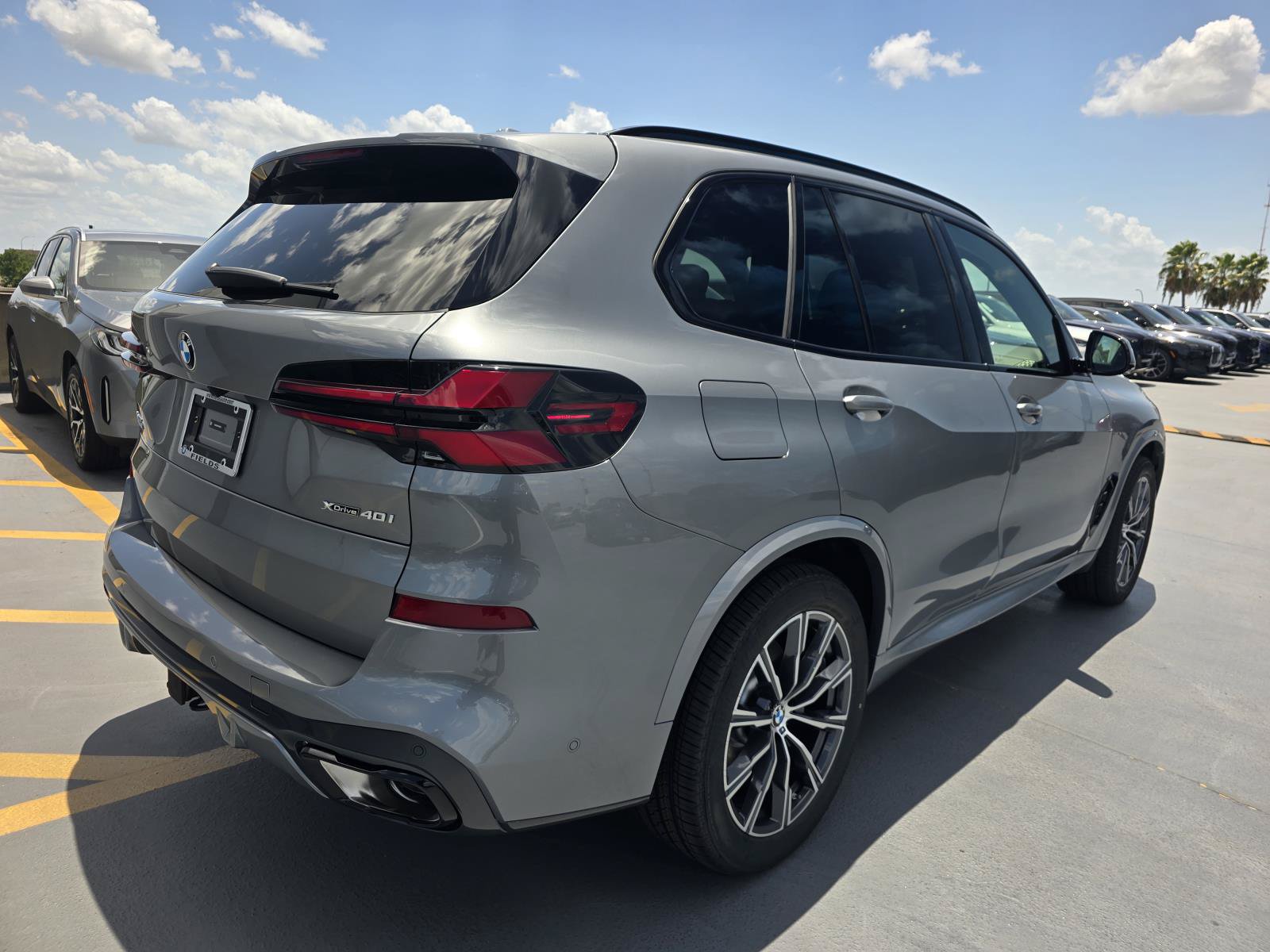New 2026 BMW X5 xDrive40i w/ M Sport Package AWD/4WD image 3