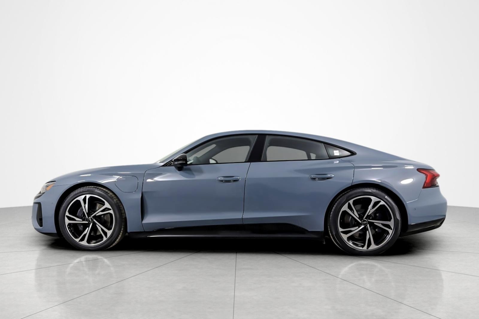 Used 2024 Audi e-tron GT Prestige video 2