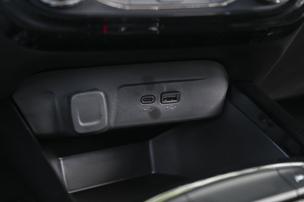 New 2026 Chevrolet Trax LT w/ LPO, Blackout Package FWD image 26