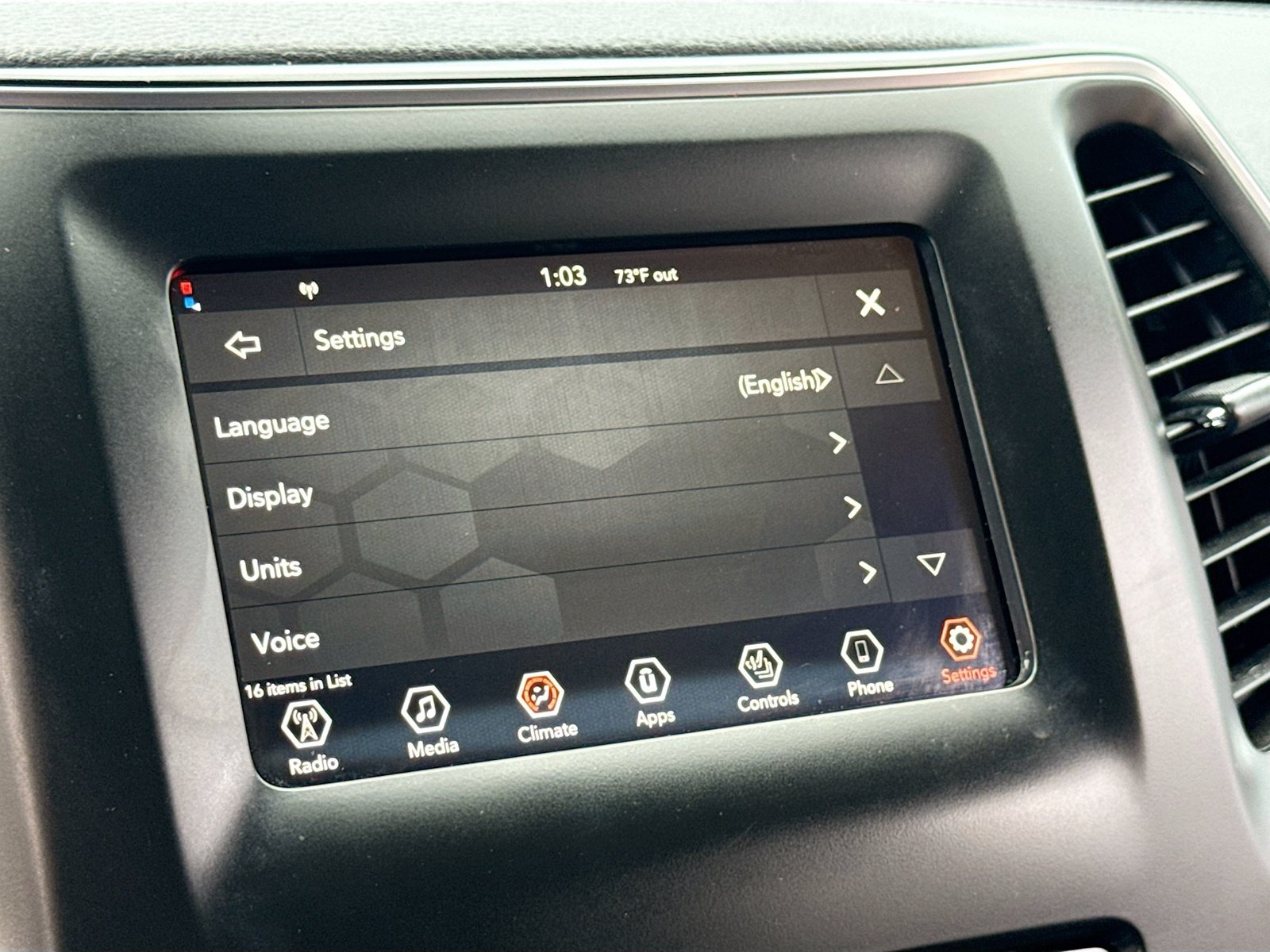 Used 2019 Jeep Cherokee Latitude w/ Cold Weather Group AWD/4WD image 9