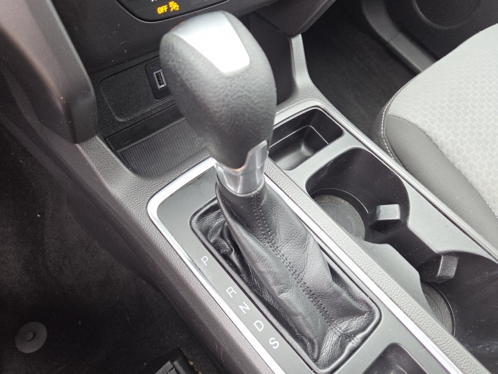 Used 2017 Ford Escape SE w/ SE Cold Weather Package FWD image 28