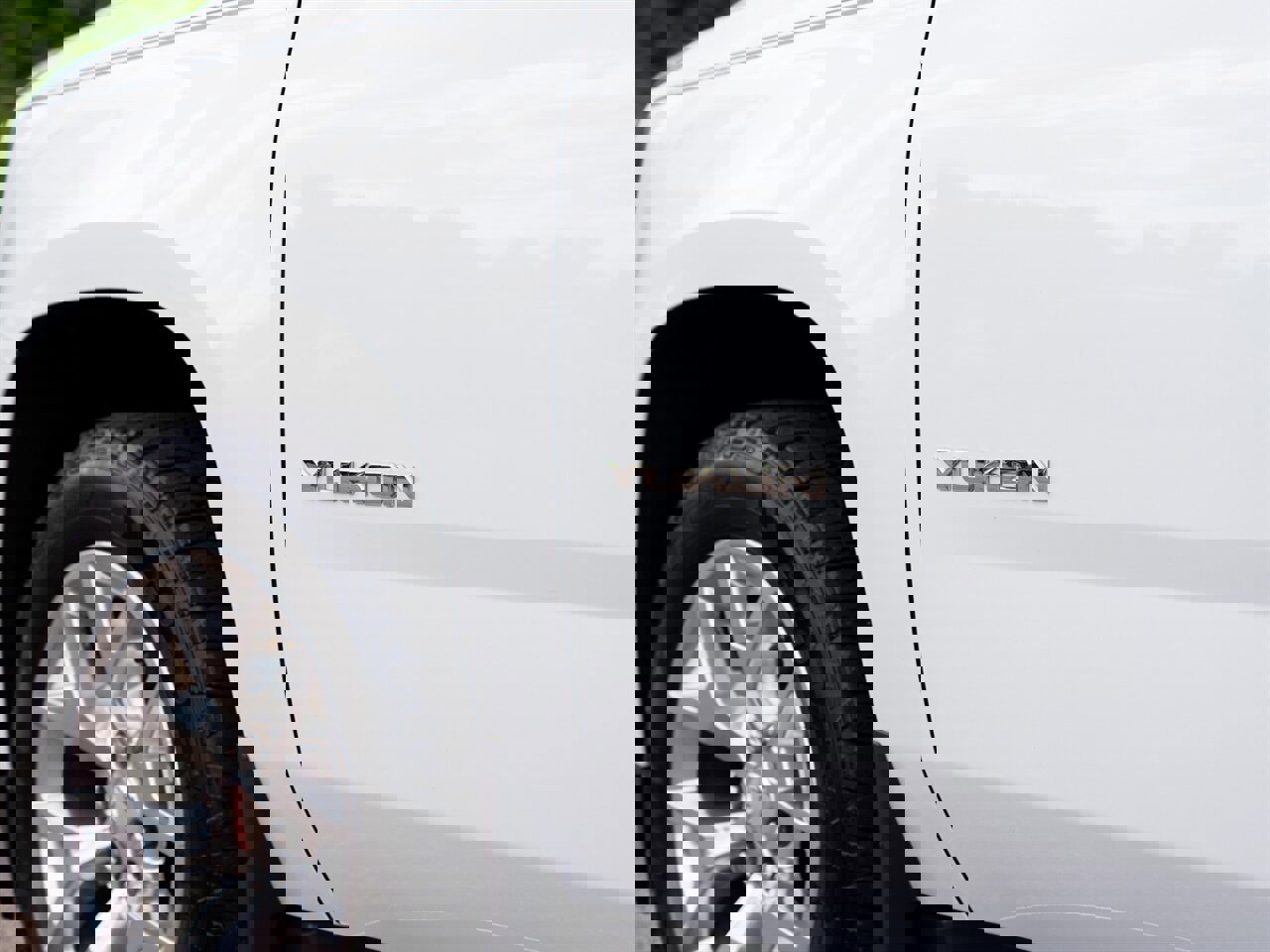 Used 2017 GMC Yukon SLT w/ Open Road Package image 12