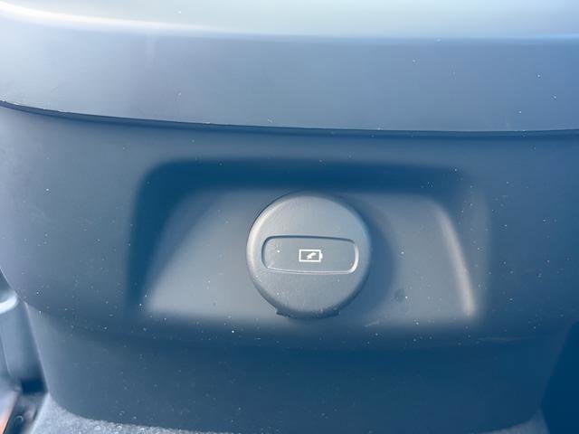 Used 2025 Volvo V60 B5 Cross Country Plus image 22