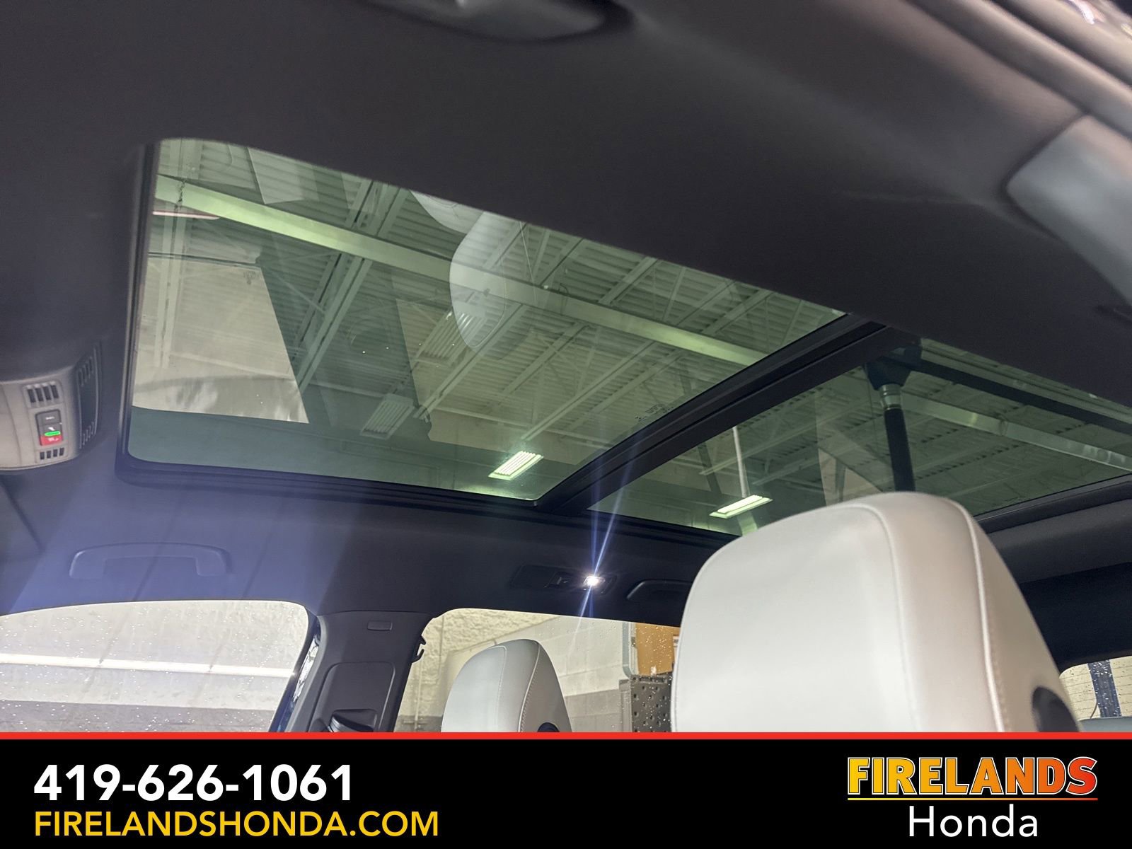 Used 2023 Volkswagen Tiguan SE R-Line image 25