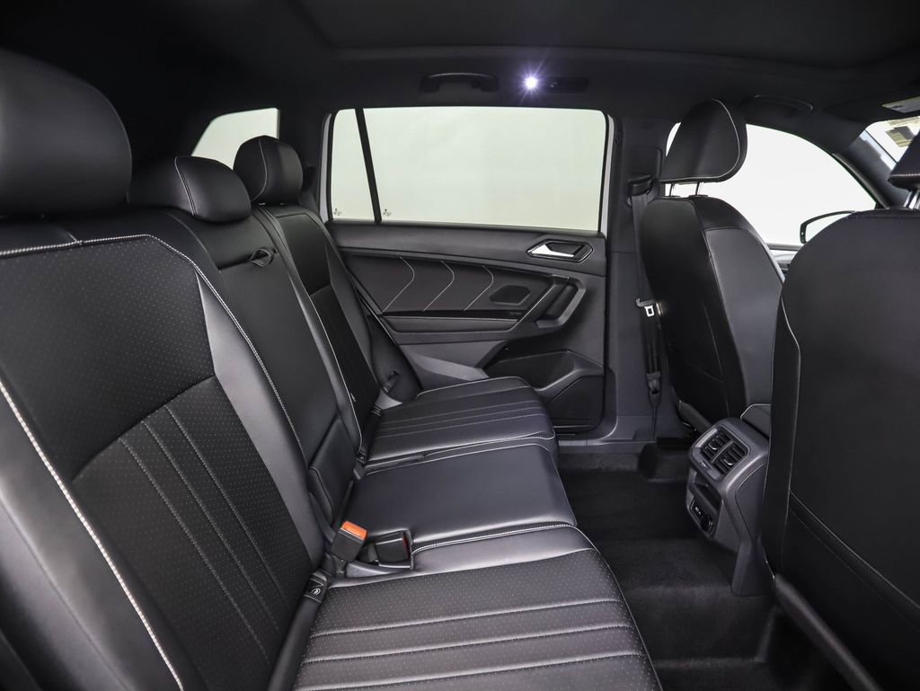 Used 2024 Volkswagen Tiguan SE R-Line image 26