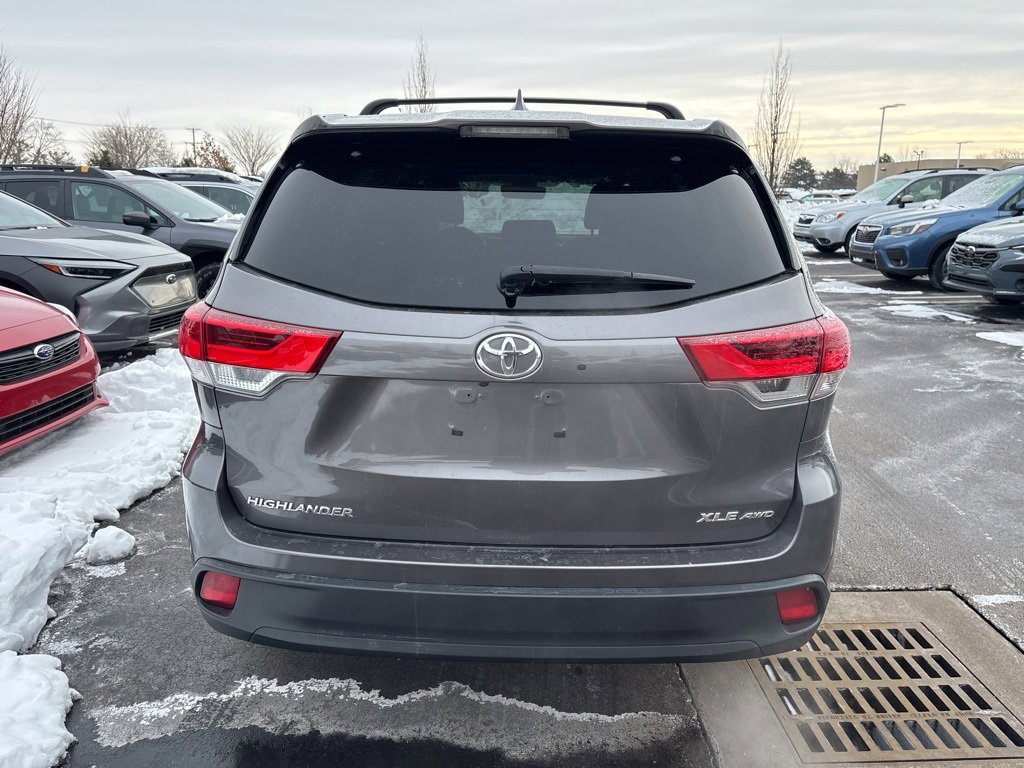 Used 2018 Toyota Highlander XLE image 4