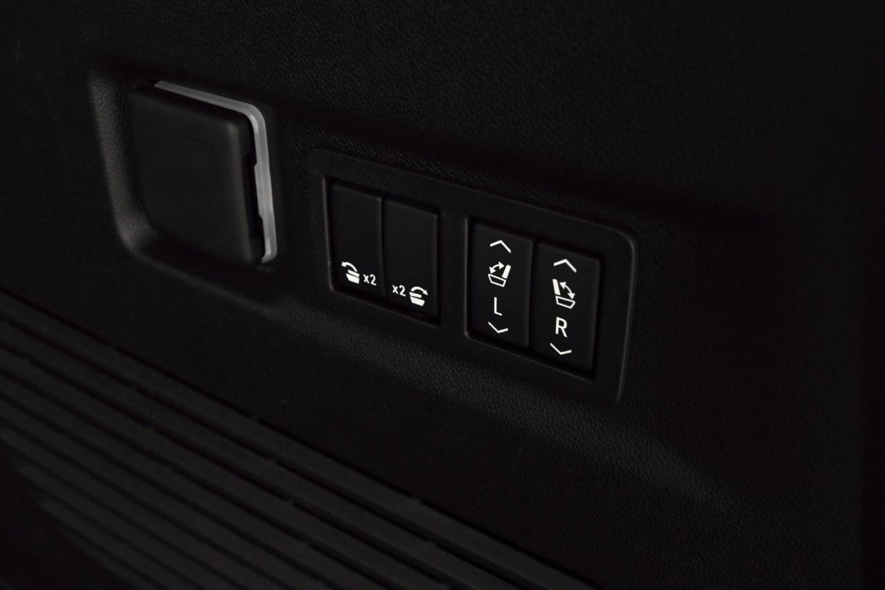 Used 2025 Chevrolet Suburban High Country image 30