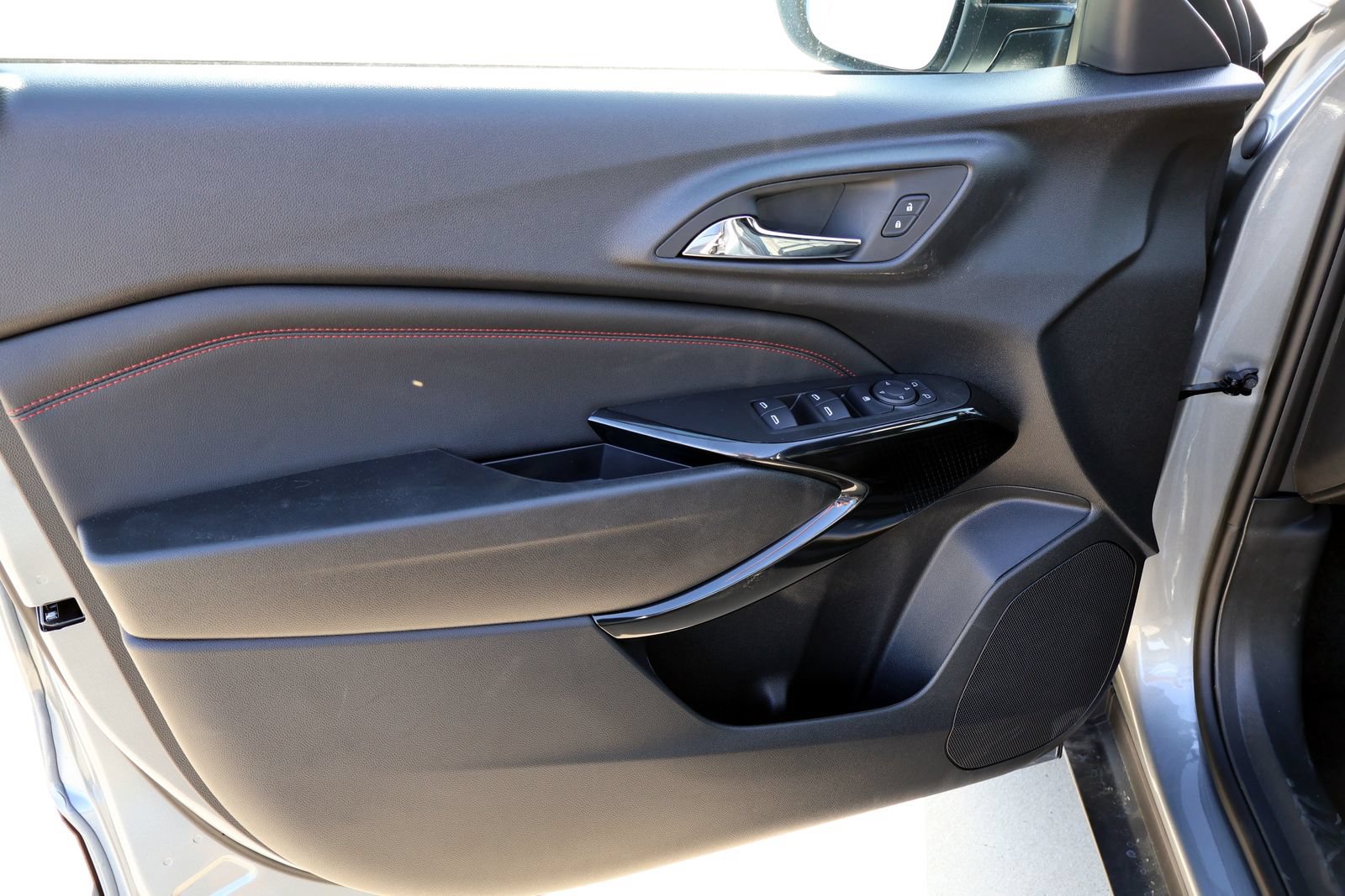 New 2026 Chevrolet Trax RS w/ Driver Confidence Package FWD image 9