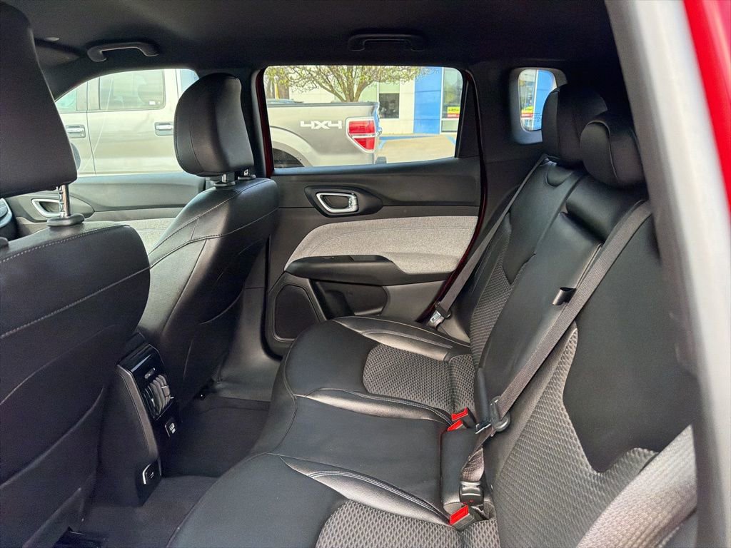 Used 2025 Jeep Compass Latitude image 16