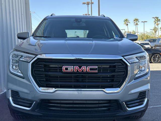 Used 2023 GMC Terrain SLE w/ Driver Convenience Package image 6