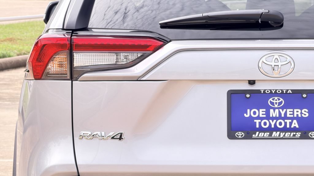 Used 2025 Toyota RAV4 XLE FWD image 9