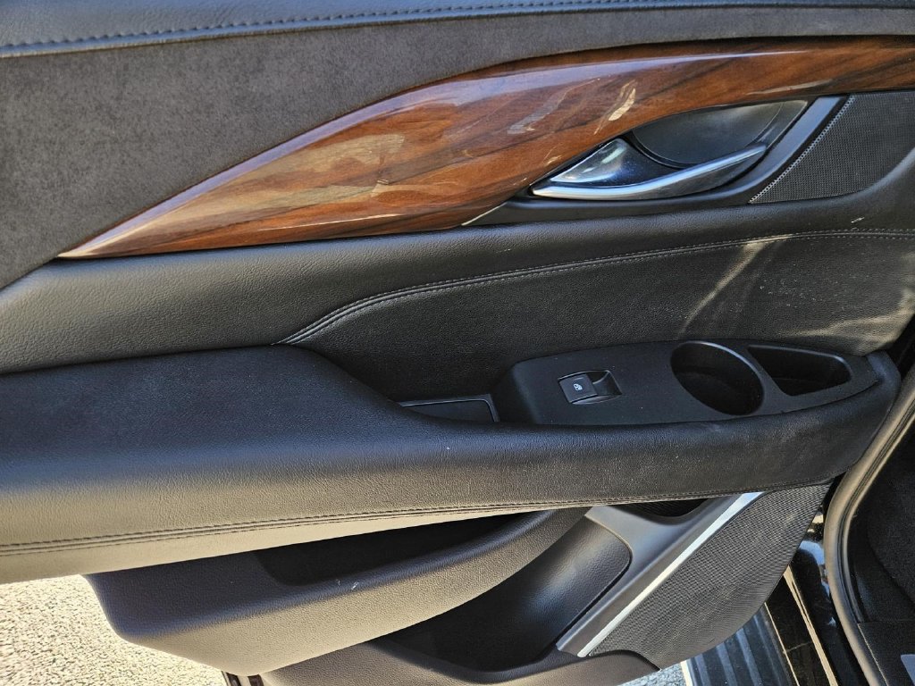 Used 2020 Cadillac Escalade Luxury RWD image 10