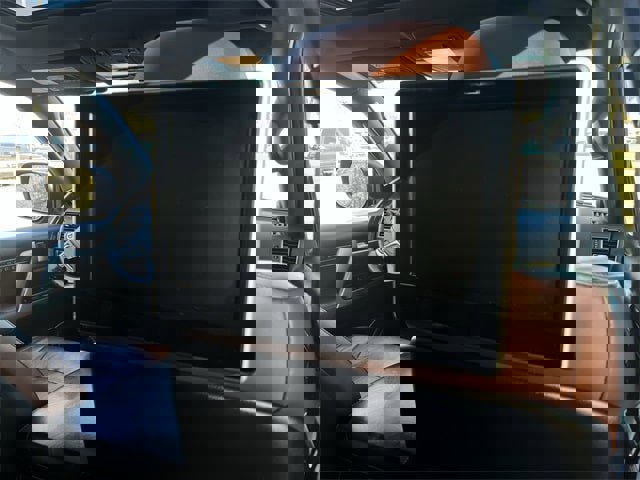 Used 2017 Toyota Land Cruiser image 32