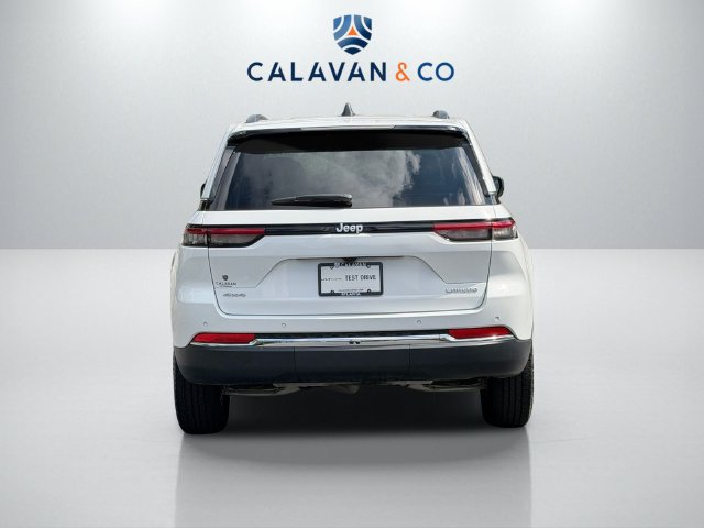 Used 2025 Jeep Grand Cherokee Laredo AWD/4WD image 6