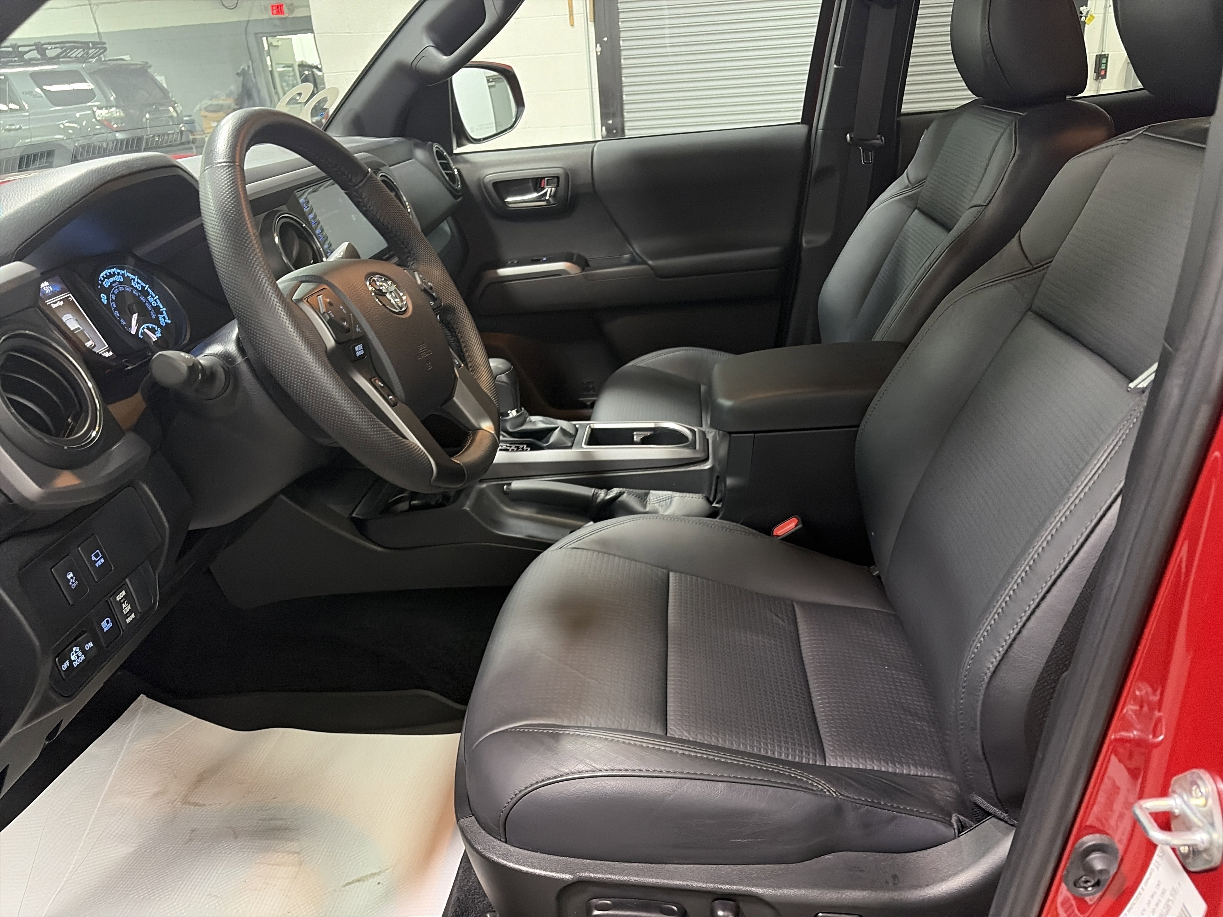 Used 2023 Toyota Tacoma TRD Off-Road w/ TRD Premium Off Road Package AWD/4WD image 14