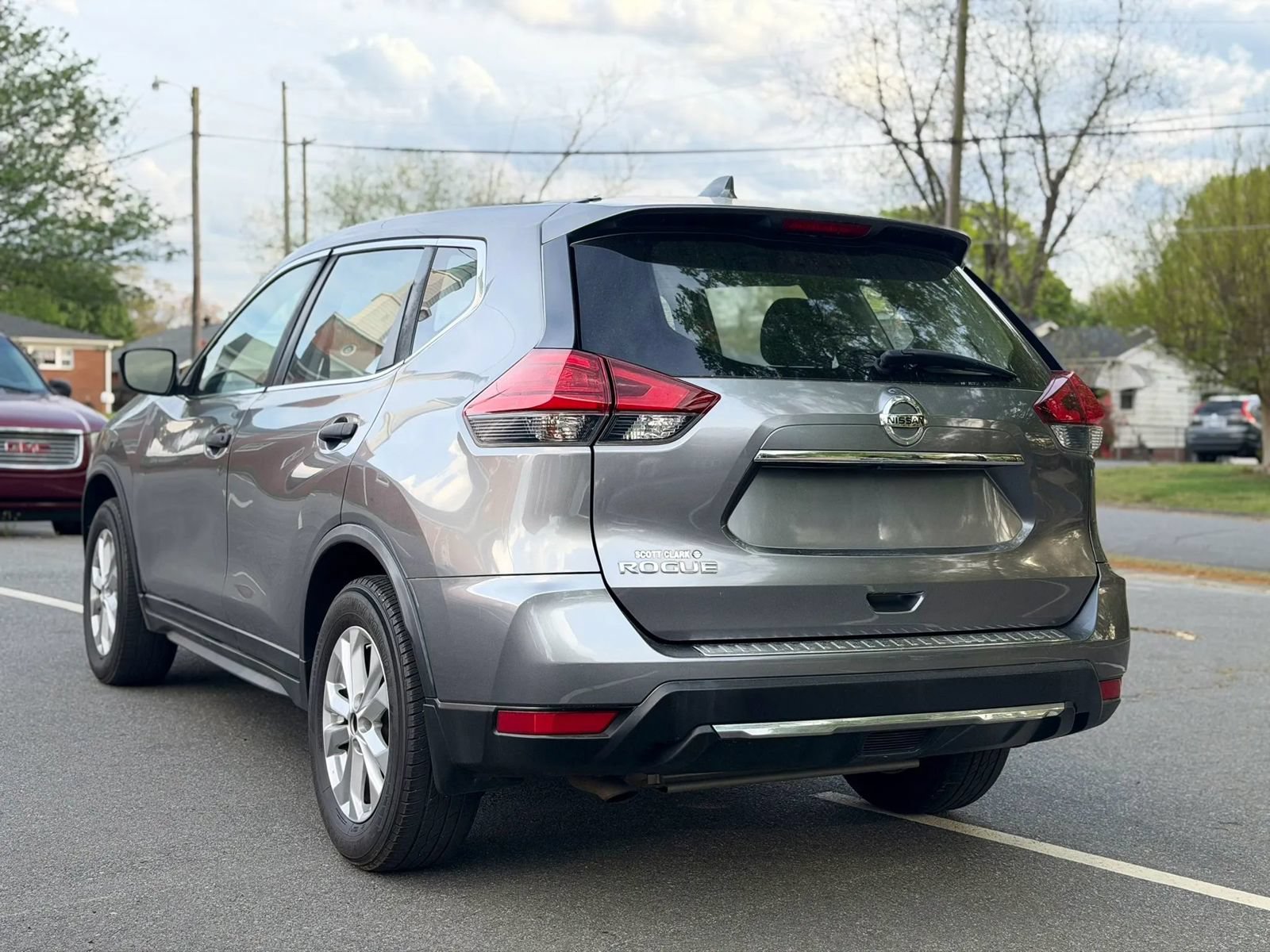 Used 2017 Nissan Rogue S FWD image 4