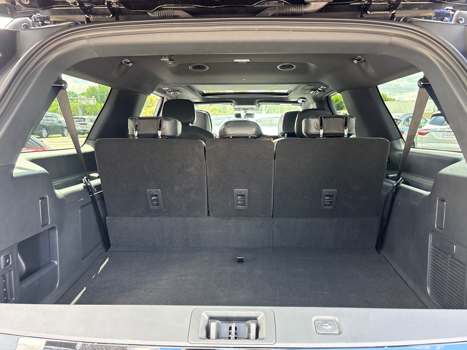 New 2026 Lincoln Navigator L Reserve w/ Jet Appearance Package AWD/4WD image 9