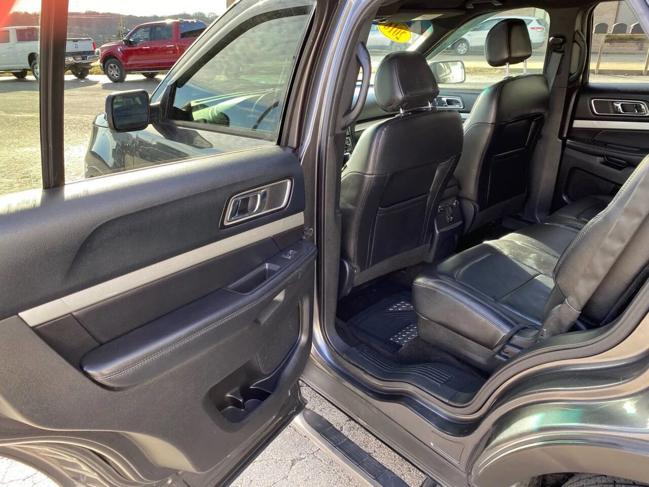 Used 2016 Ford Explorer XLT w/ Equipment Group 202A image 24