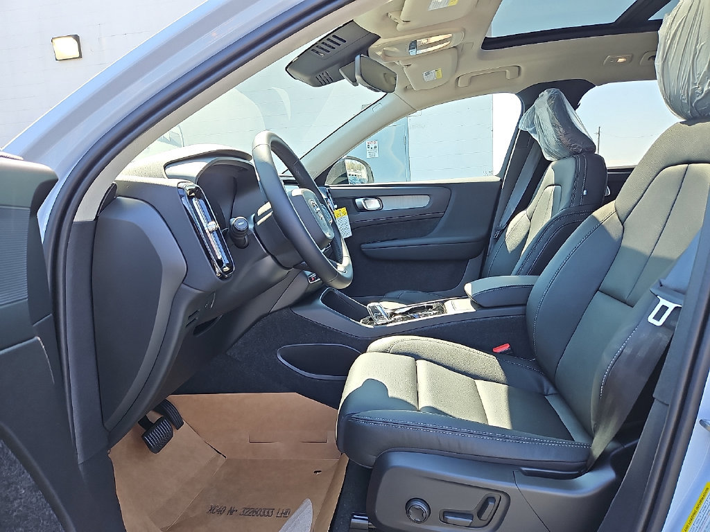 New 2026 Volvo XC40 B5 Plus w/ Climate Package AWD/4WD image 11