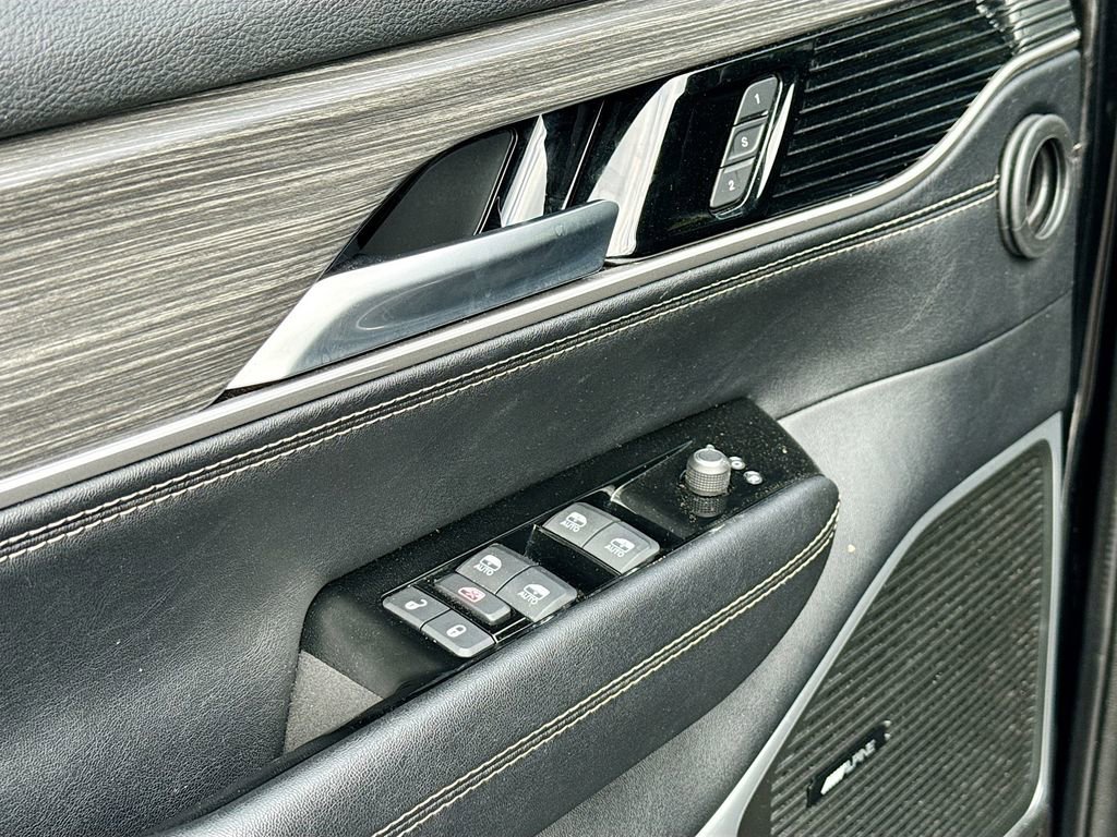 Used 2024 Jeep Wagoneer L Series III w/ Flexible Seating Group image 18