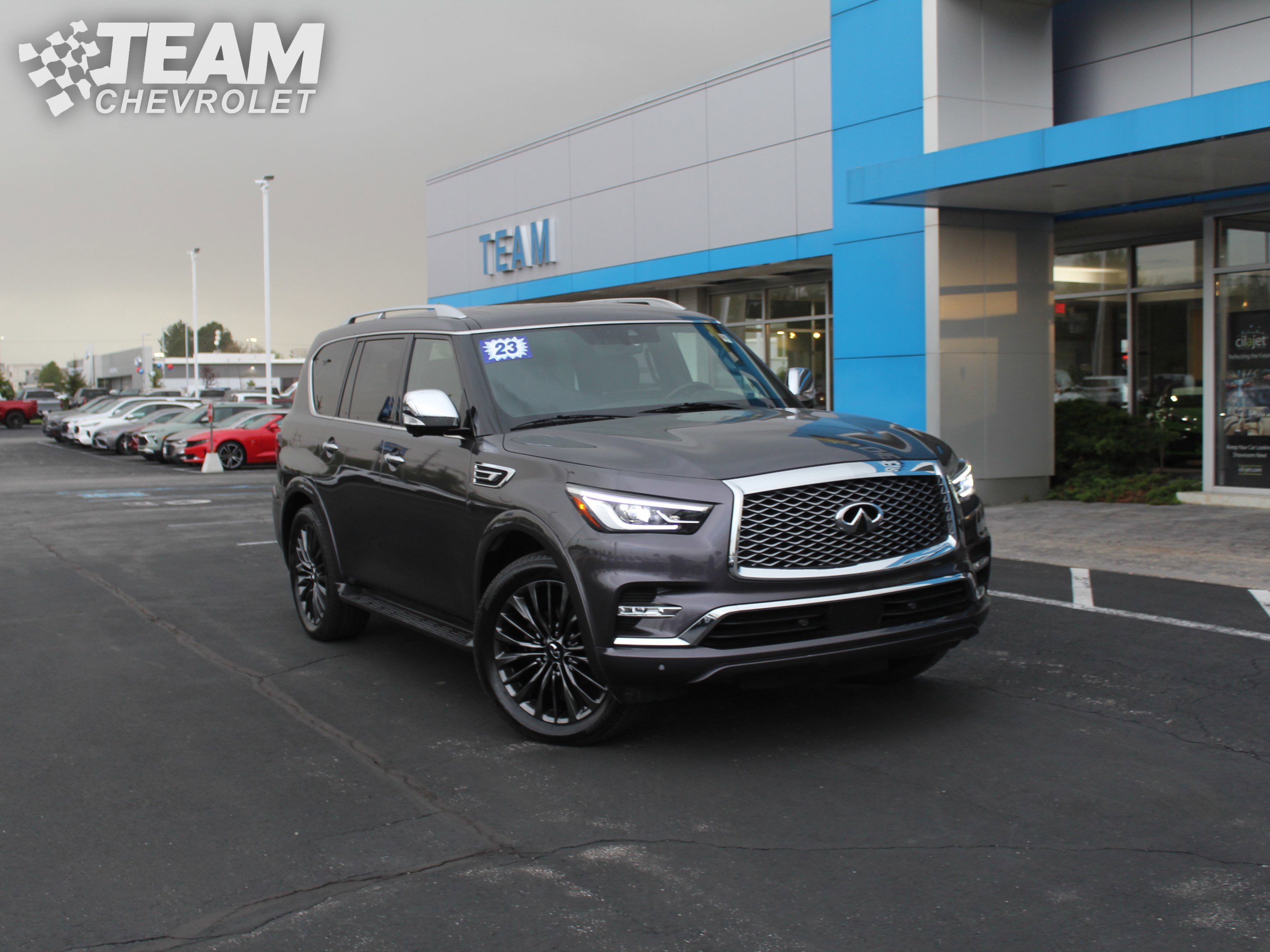 Used 2023 INFINITI QX80 Sensory w/ Cargo Package AWD/4WD image 2