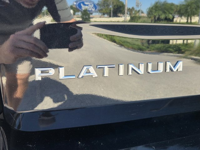 Certified 2025 Ford Expedition Platinum AWD/4WD image 17
