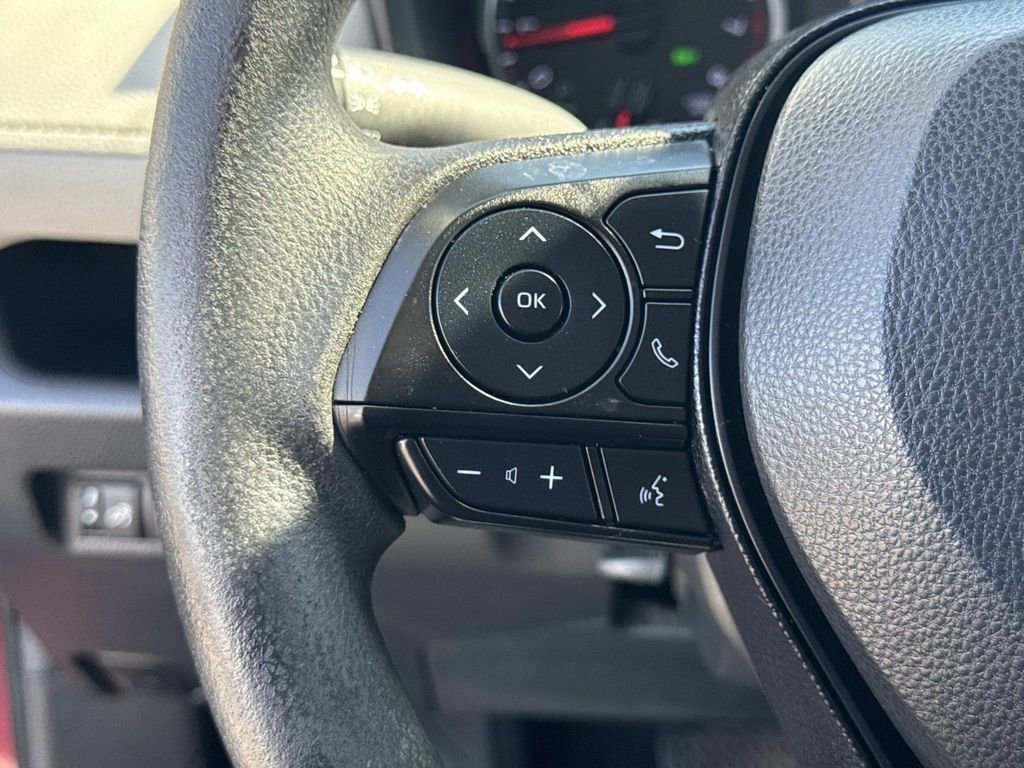 Used 2022 Toyota RAV4 XLE image 29