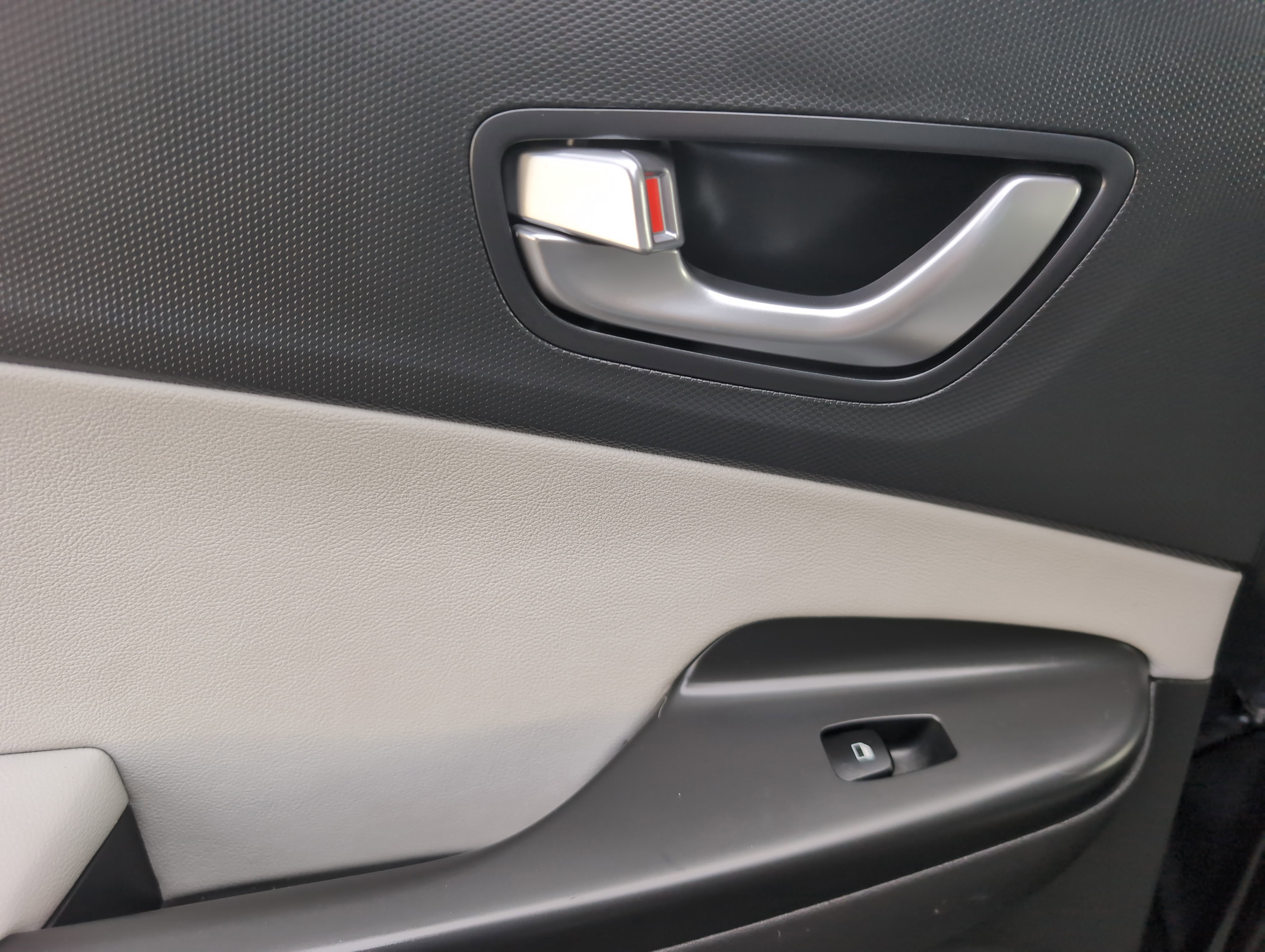 Used 2022 Hyundai Kona Limited image 17