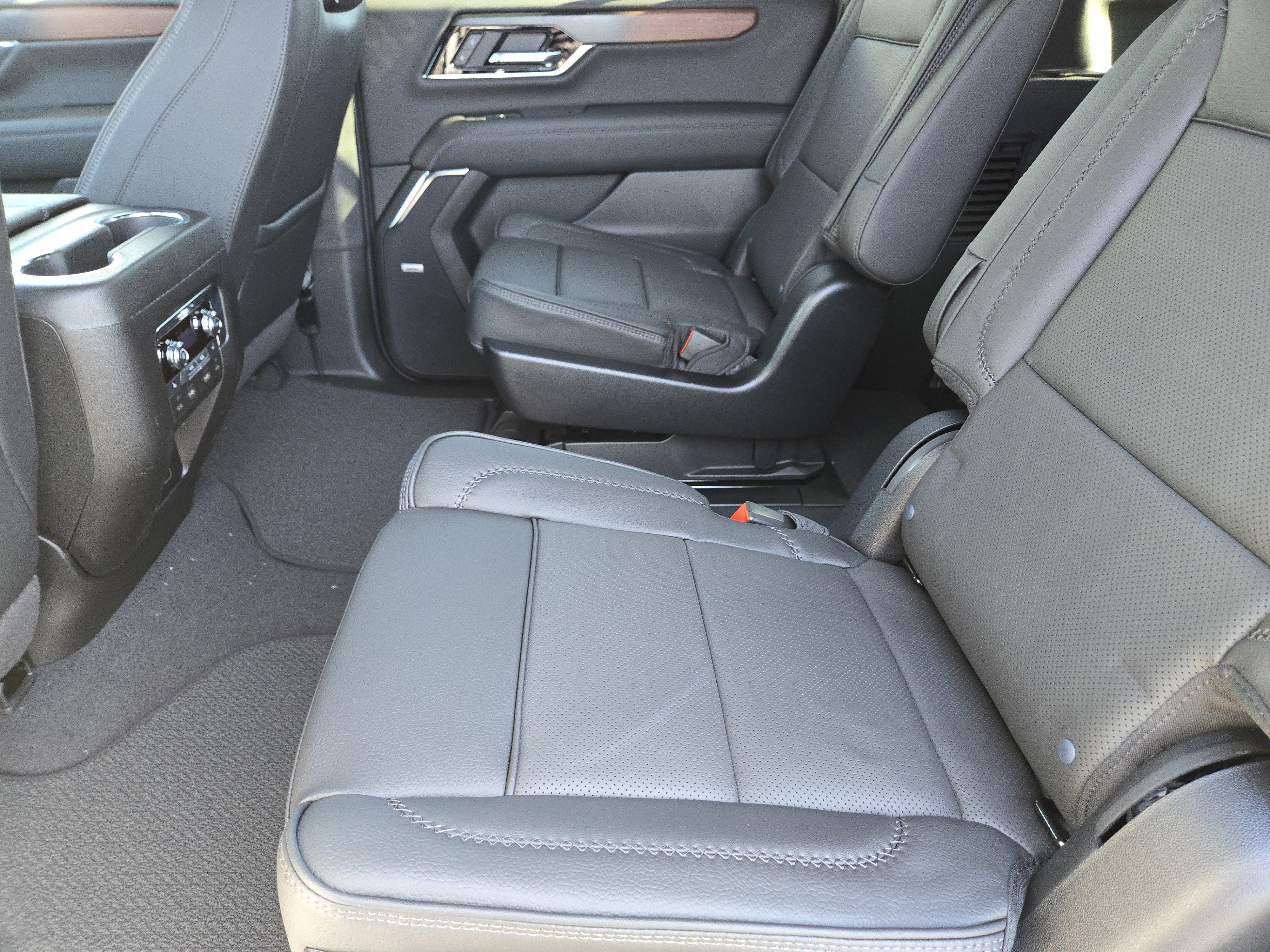 New 2026 GMC Yukon XL Denali w/ Denali Reserve Package image 21