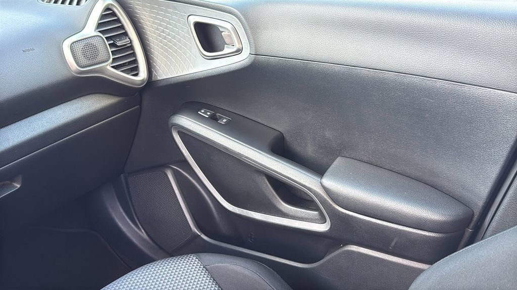 Used 2022 Kia Soul LX w/ Technology Package FWD image 28