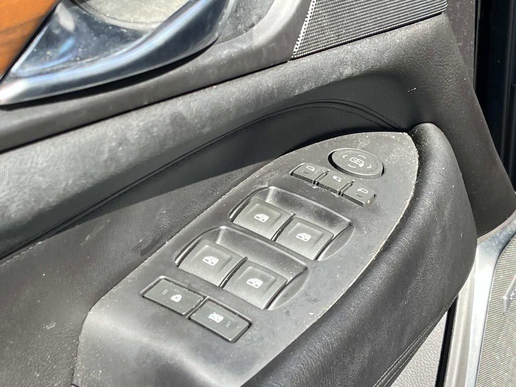 Used 2018 Cadillac Escalade Luxury AWD/4WD image 26