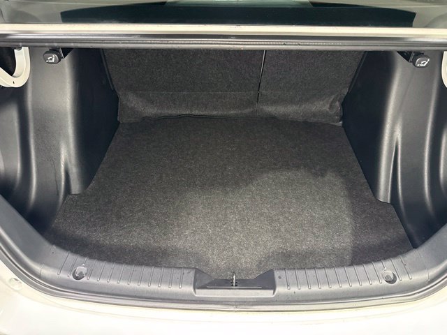 Used 2019 Toyota Yaris L FWD image 6