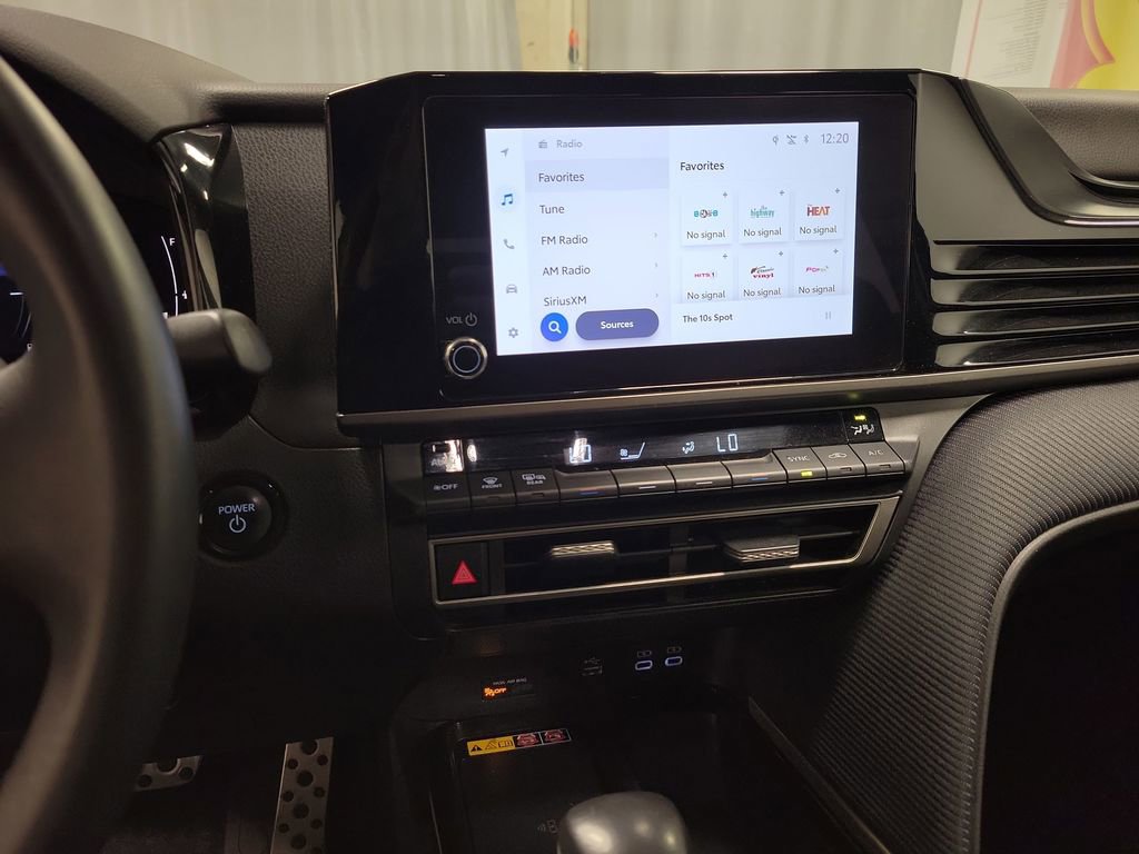 Used 2025 Toyota Camry Hybrid FWD image 14