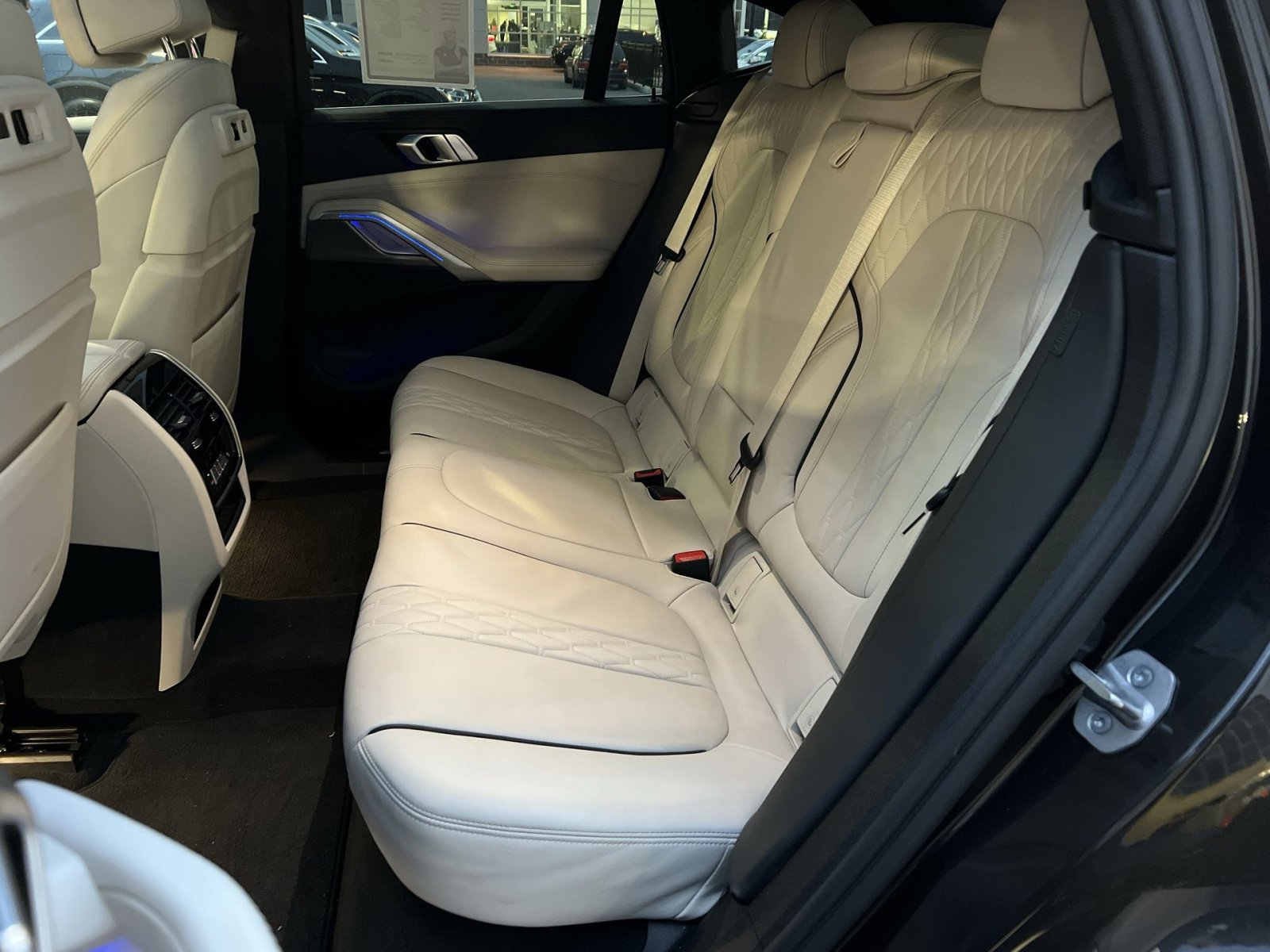 Used 2023 BMW X6 xDrive40i w/ Luxury Seating Package image 23