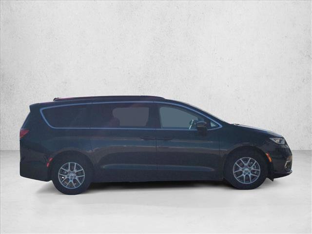 Used 2022 Chrysler Pacifica Touring-L FWD image 4