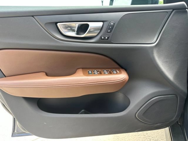 Certified 2025 Volvo V60 B5 Cross Country Plus AWD/4WD image 17