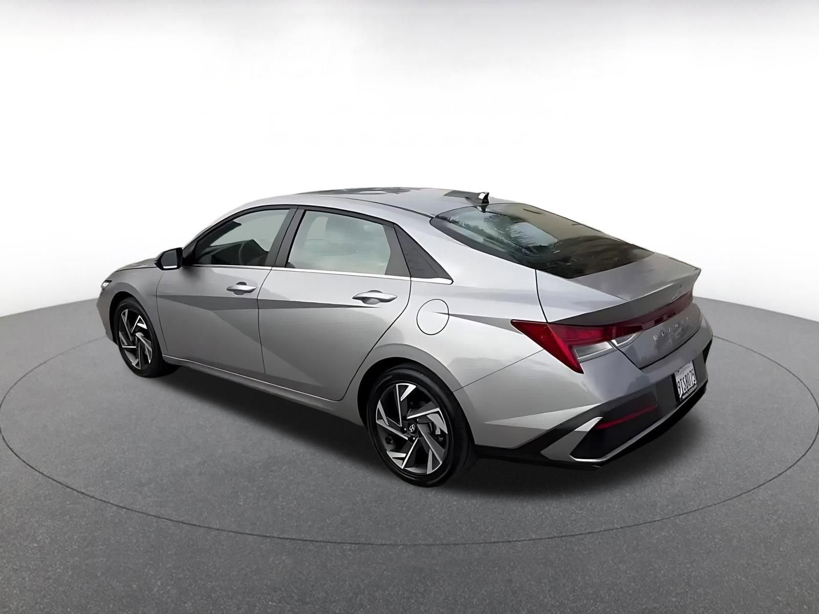 Used 2025 Hyundai Elantra Limited image 11