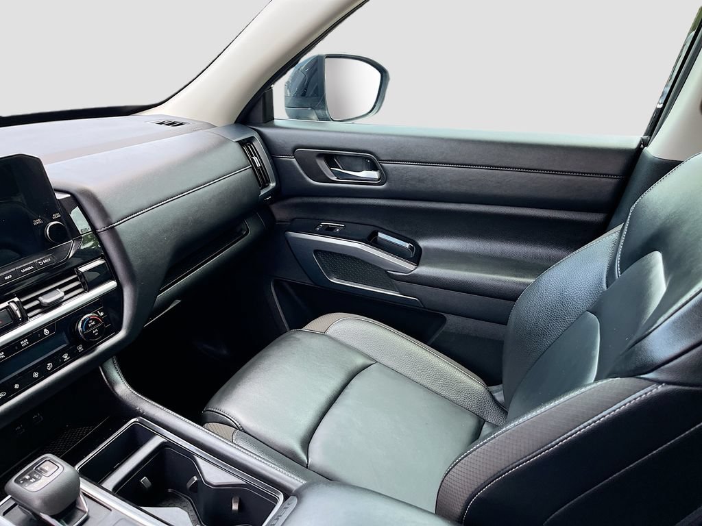 Used 2025 Nissan Pathfinder SL AWD/4WD image 23