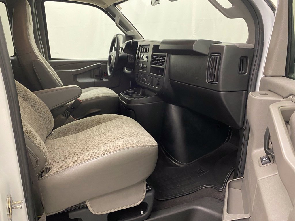 Used 2025 GMC Savana 3500 LT w/ LT Preferred Equipment Group RWD image 16