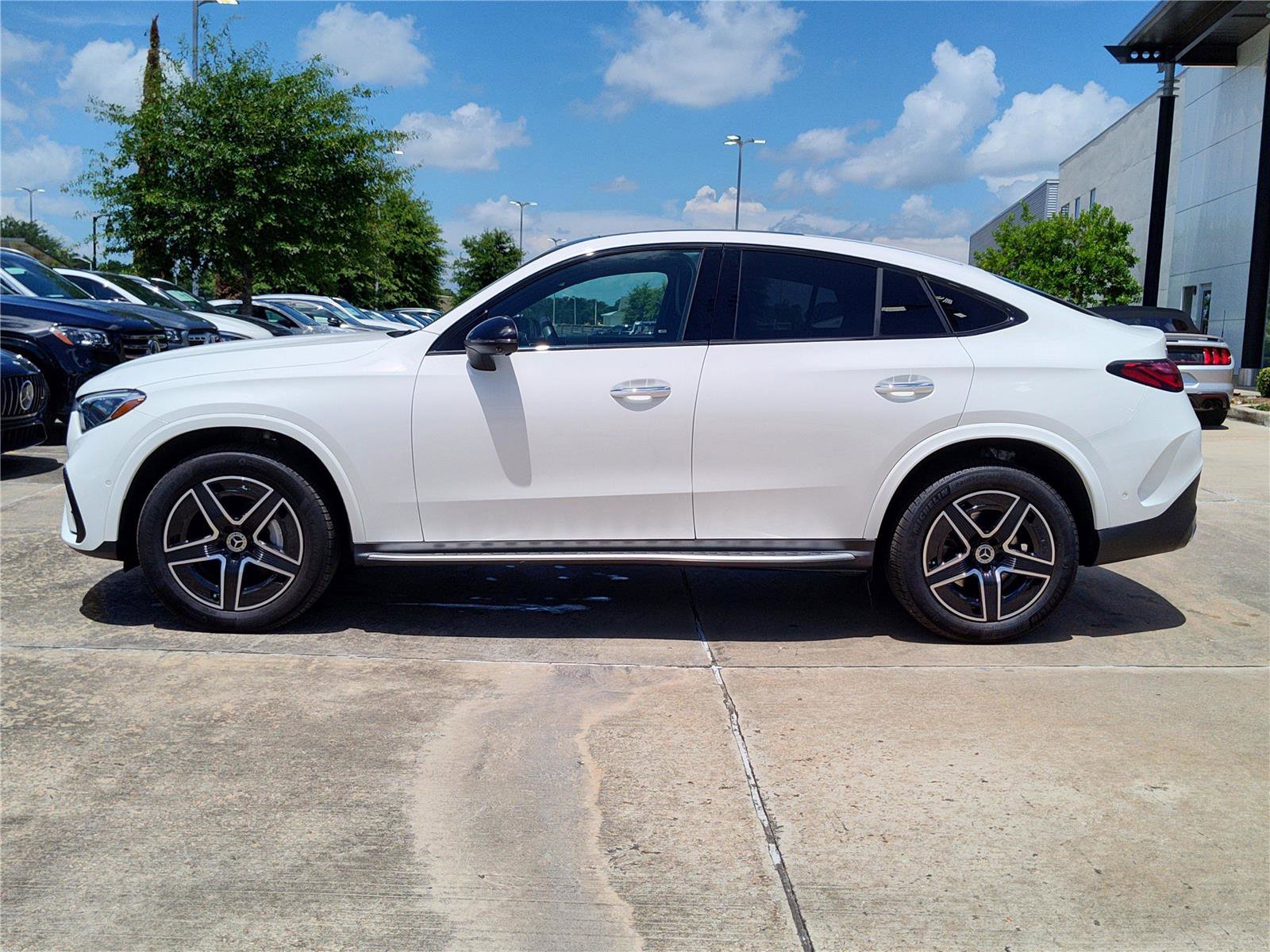Used 2024 Mercedes-Benz GLC 300 4MATIC image 3